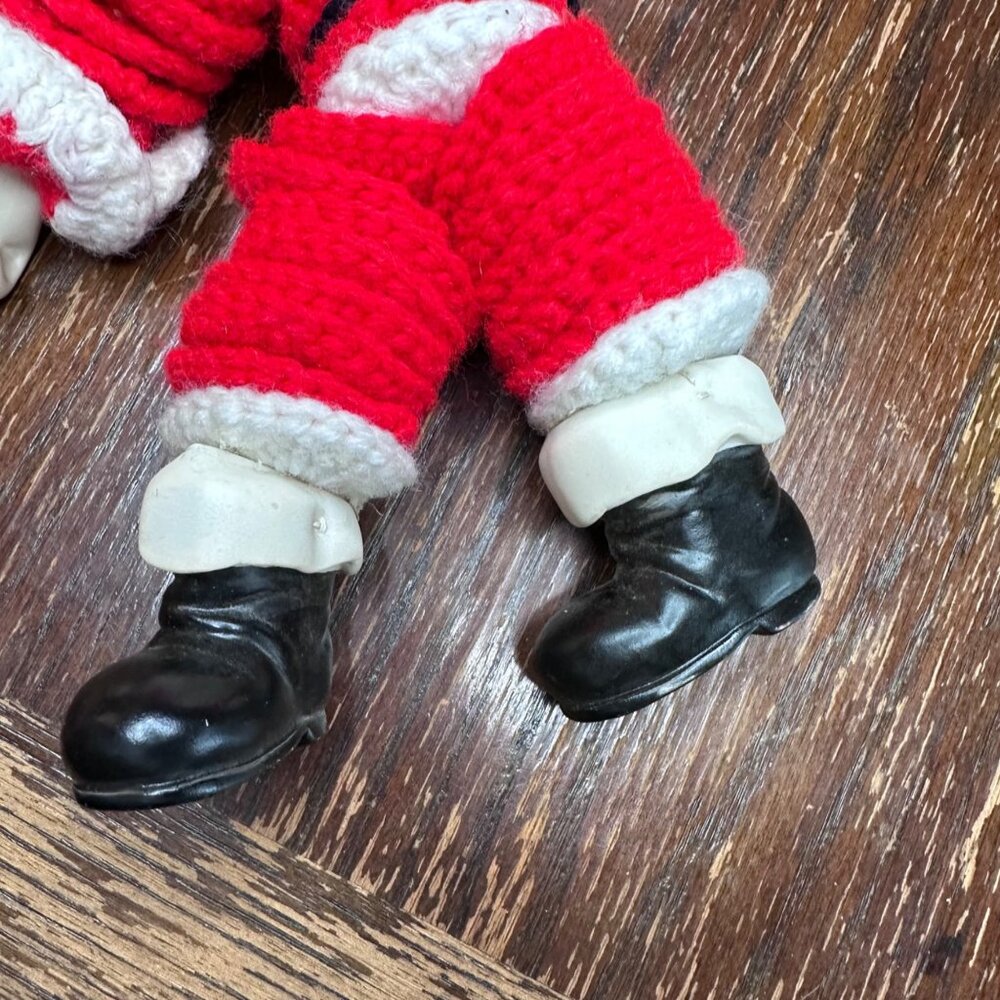 Vintage 60s/70s Santa Claus Crochet Doll Figure With Plastic Face & Boots - Picture 5 of 8